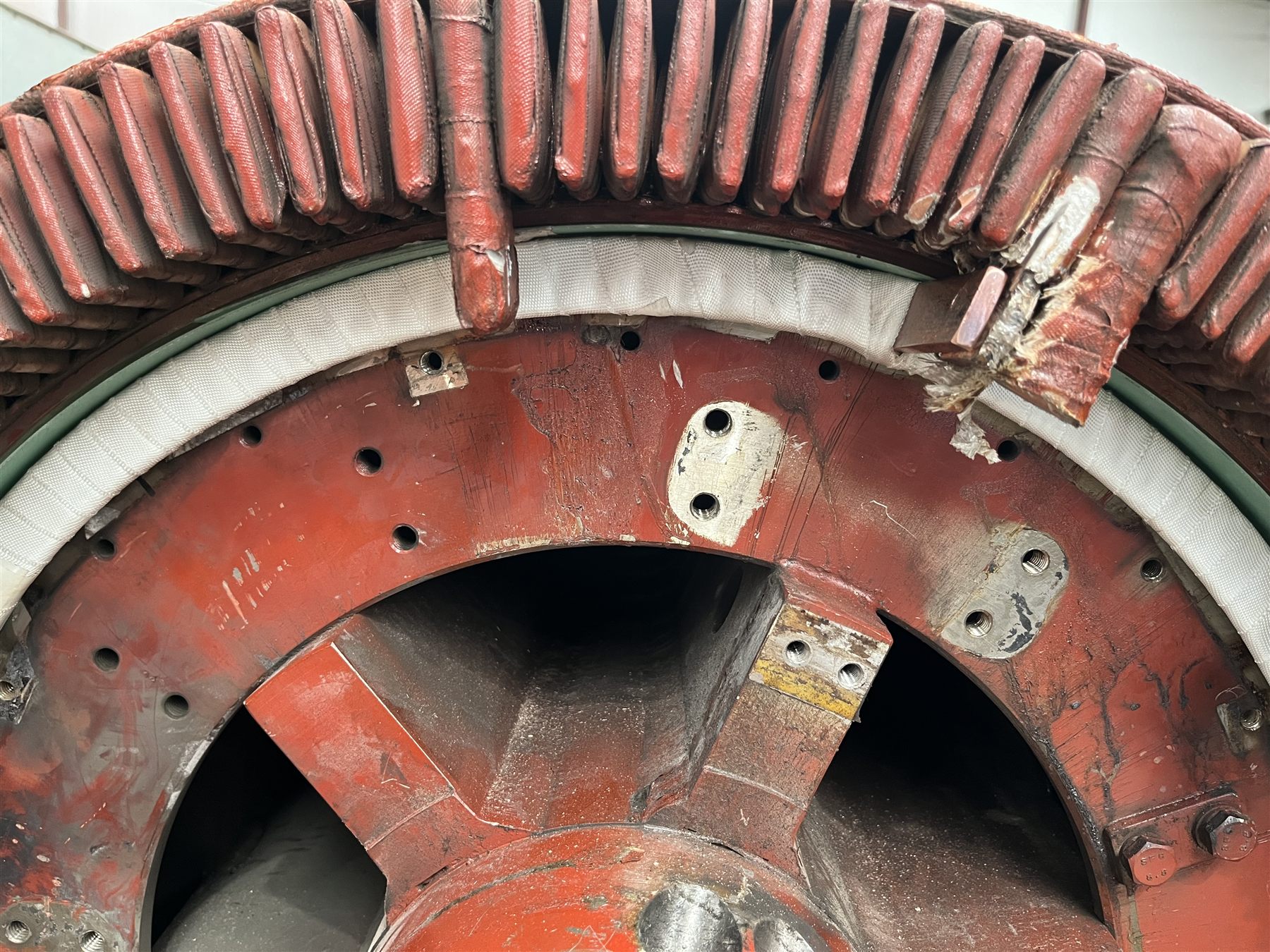 Detalle de daños en la conexión del punto estrella del rotor
